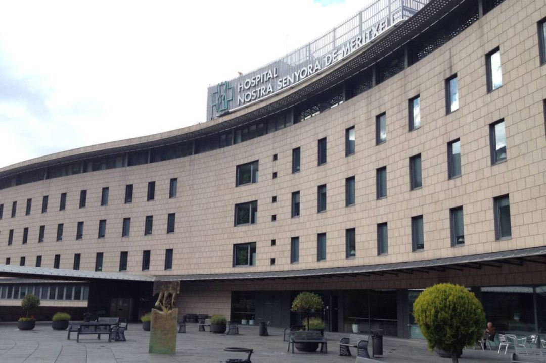 Hi ha 10 persones a planta i 7 a la Unitat de Cures Intensives, dels quals 6 estan amb ventilació mecànica. Hi ha 10 persones a planta i 7 a la Unitat de Cures Intensives, dels quals 6 estan amb ventilació mecànica.
