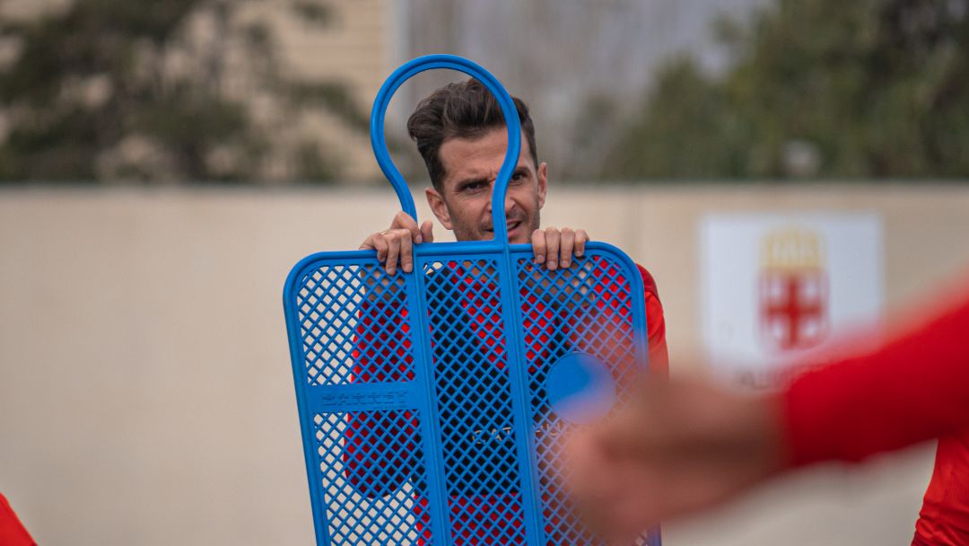 Juan Villar en el entrenamiento del equipo rojiblanco. Juan Villar en el entrenamiento del equipo rojiblanco.