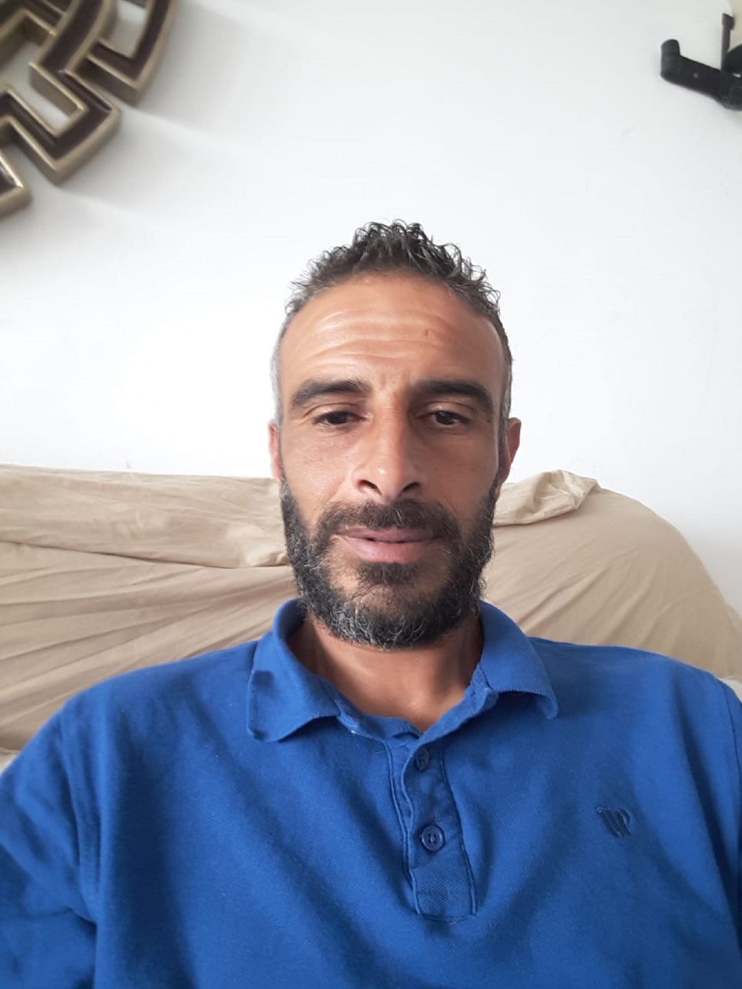 Mounir Jalal desea quedarse y trabajar en España para poder ayudar a su familia. Mounir Jalal desea quedarse y trabajar en España para poder ayudar a su familia.