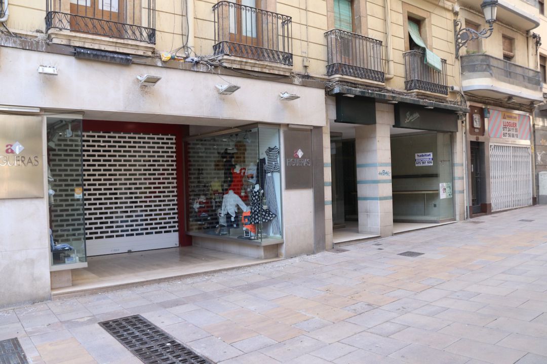 Imatge de comerços tancats del Carrer August de Tarragona Imatge de comerços tancats del Carrer August de Tarragona