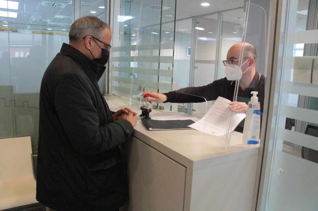 Olegario Ramón entrega el cuaderno en fiscalía Olegario Ramón entrega el cuaderno en fiscalía