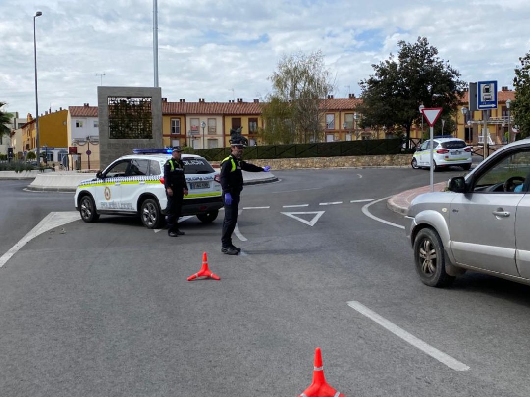 Agentes controlan el acceso a la ciudad durante el primer estado de alarma Agentes controlan el acceso a la ciudad durante el primer estado de alarma