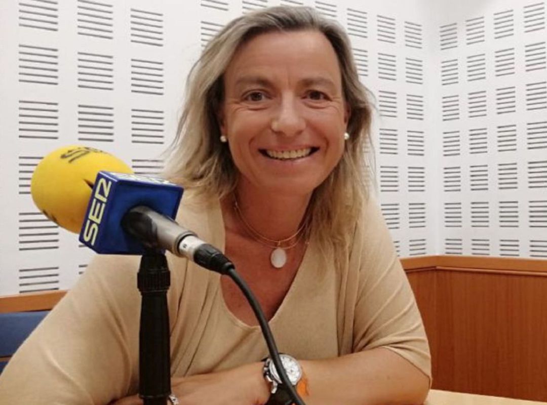 Isabel Albás en el estudio de Radio Córdoba.Imagen de archivo Isabel Albás en el estudio de Radio Córdoba.Imagen de archivo
