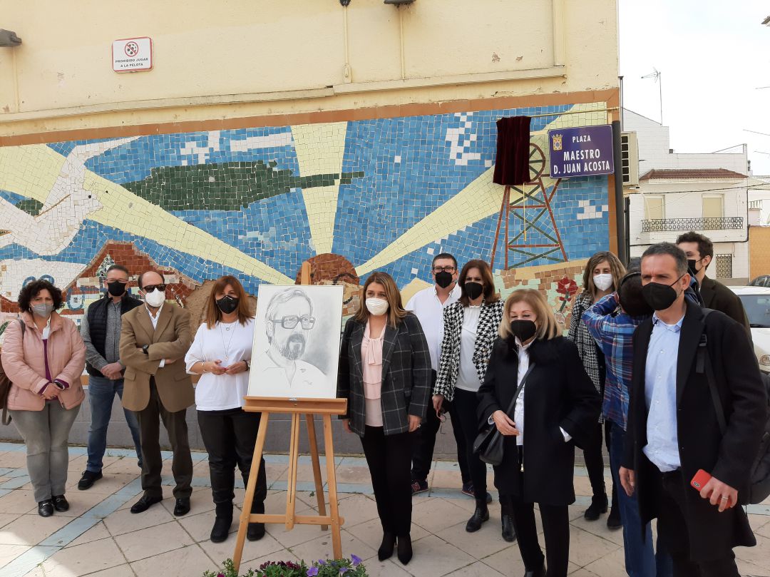 Inauguración de la Plaza "Maestro Don Juan Acosta" en Linares Inauguración de la Plaza "Maestro Don Juan Acosta" en Linares