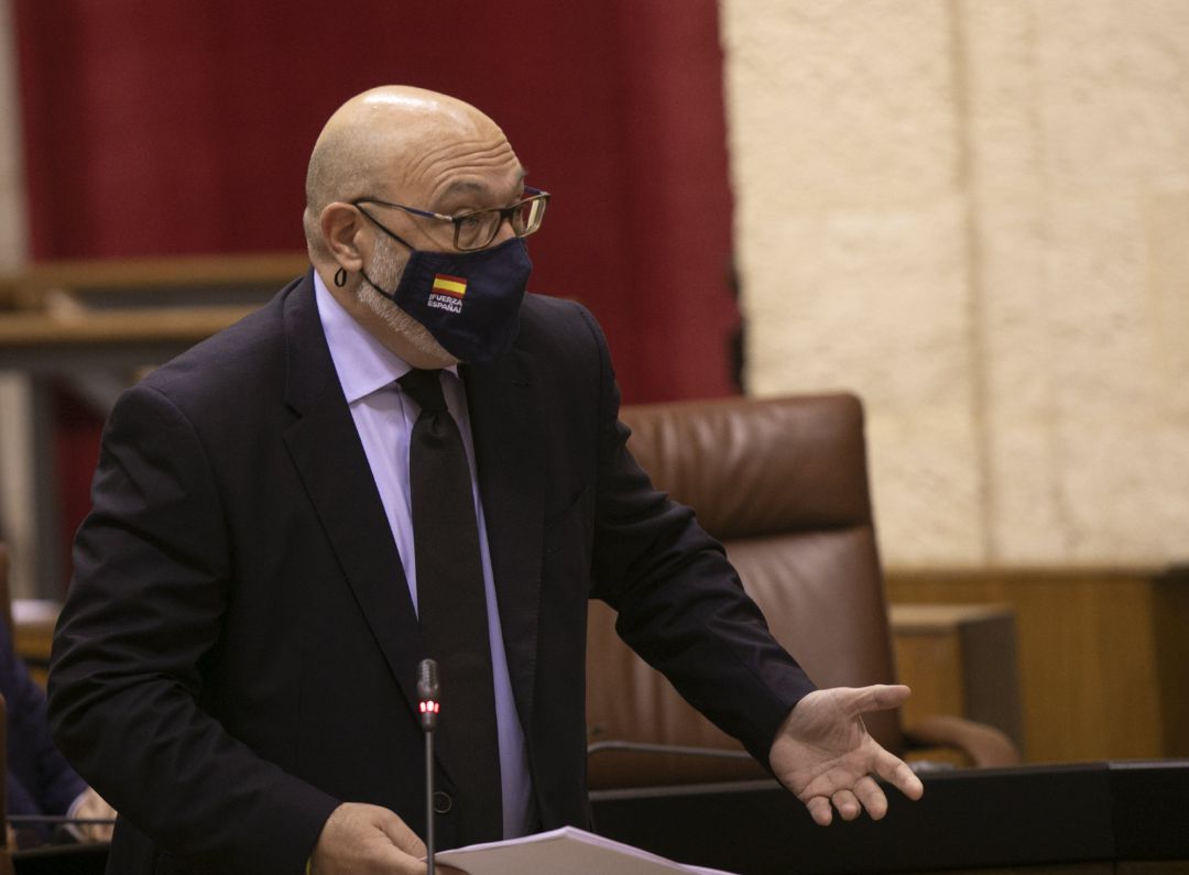 El portavoz del grupo parlamentario Vox, Alejandro Fernández, durante la sesión de control al gobierno con preguntas al presidente de la Junta, en la segunda jornada del Pleno del Parlamento de Andalucía. El portavoz del grupo parlamentario Vox, Alejandro Fernández, durante la sesión de control al gobierno con preguntas al presidente de la Junta, en la segunda jornada del Pleno del Parlamento de Andalucía.