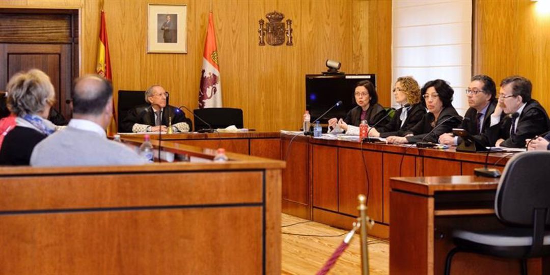 Imagen de archivo del juicio Imagen de archivo del juicio