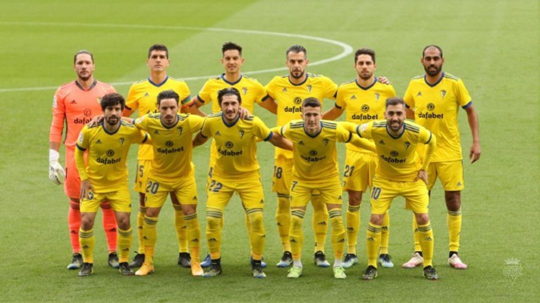 Los jugadores del Cádiz posan en el partido ante el Barcelona. Foto once inicial. Los jugadores del Cádiz posan en el partido ante el Barcelona. Foto once inicial.