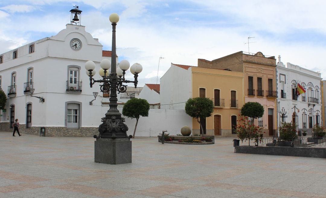 Ayuntamientos antiguo y nuevo. Ayuntamientos antiguo y nuevo.