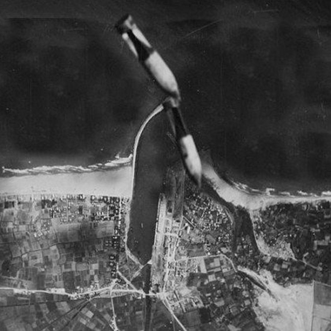 Bombas sobre el puerto de Gandia Bombas sobre el puerto de Gandia