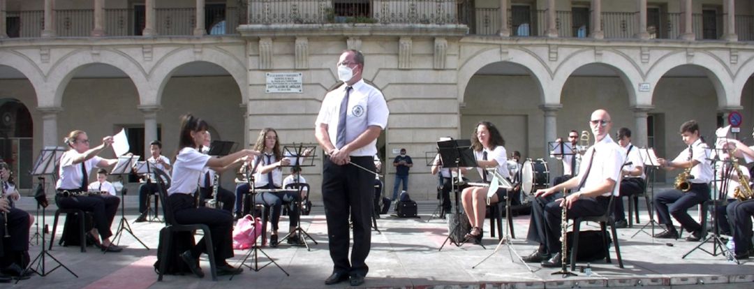 Banda de Música ‘Maestro Amador’ bajo la dirección de Ernesto Gómez Menor Banda de Música ‘Maestro Amador’ bajo la dirección de Ernesto Gómez Menor
