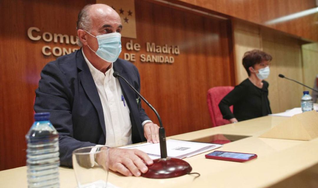 El viceconsejero de Salud Pública y Plan Covid-19, Antonio Zapatero, acompañado por la directora general de Salud Pública, Elena Andradas El viceconsejero de Salud Pública y Plan Covid-19, Antonio Zapatero, acompañado por la directora general de Salud Pública, Elena Andradas