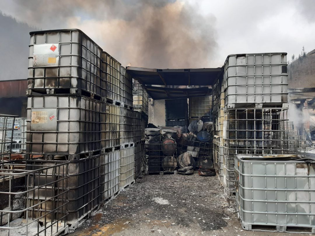 El incendio en la empresa Irurena de Azpeitia comenzó sobre las 22:00 horas de la noche de ayer El incendio en la empresa Irurena de Azpeitia comenzó sobre las 22:00 horas de la noche de ayer