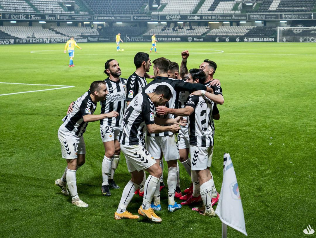 Los jugadores del CD Castellón celebran el segundo tanto del partido Los jugadores del CD Castellón celebran el segundo tanto del partido