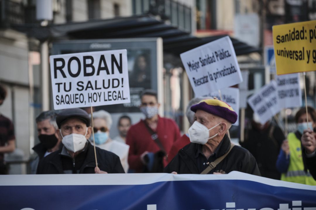 Un momento de la manifestación contra la privatización de la sanidad pública Un momento de la manifestación contra la privatización de la sanidad pública