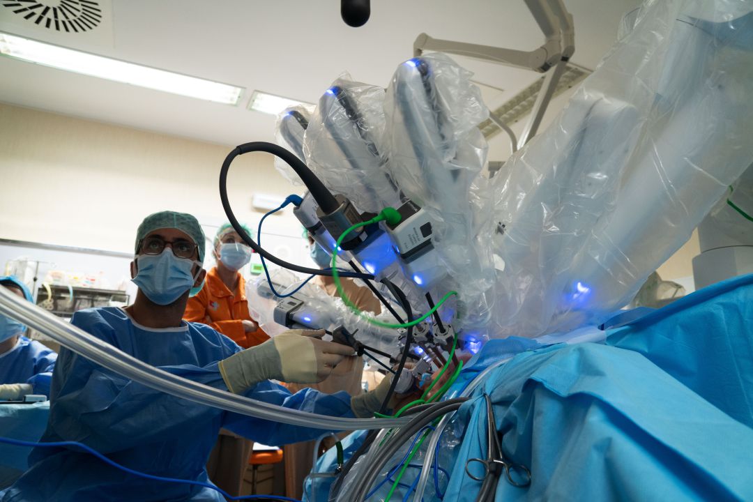 Robot Da Vinci de última generación en Valdecilla Robot Da Vinci de última generación en Valdecilla