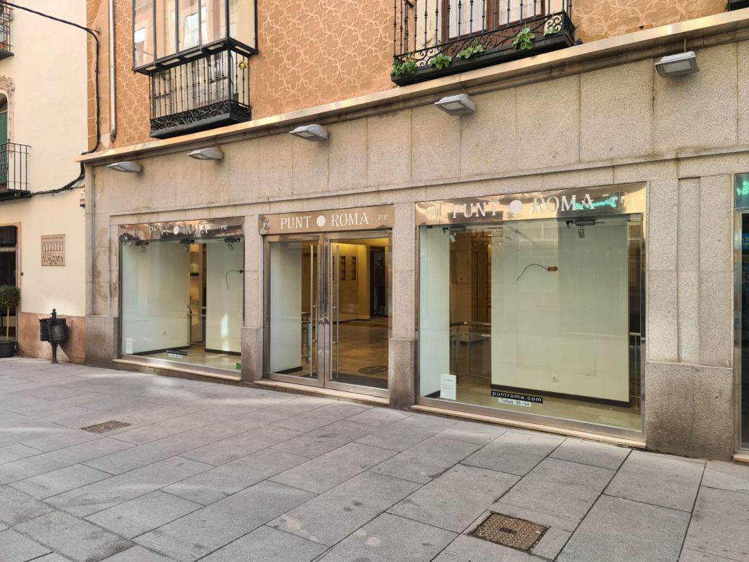 Fachada de Punt Roma ya vacio de género Fachada de Punt Roma ya vacio de género