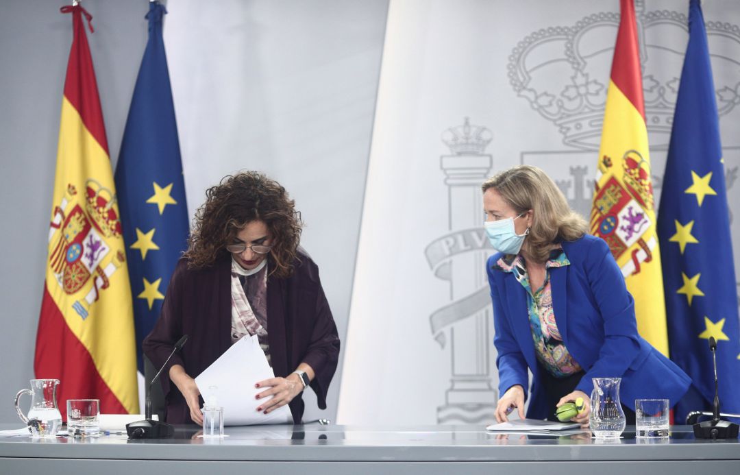 La ministra Portavoz y de Hacienda, María Jesús Montero, y la vicepresidenta y ministra de Asuntos Económicos y Digitalización, Nadia Calviño. La ministra Portavoz y de Hacienda, María Jesús Montero, y la vicepresidenta y ministra de Asuntos Económicos y Digitalización, Nadia Calviño.