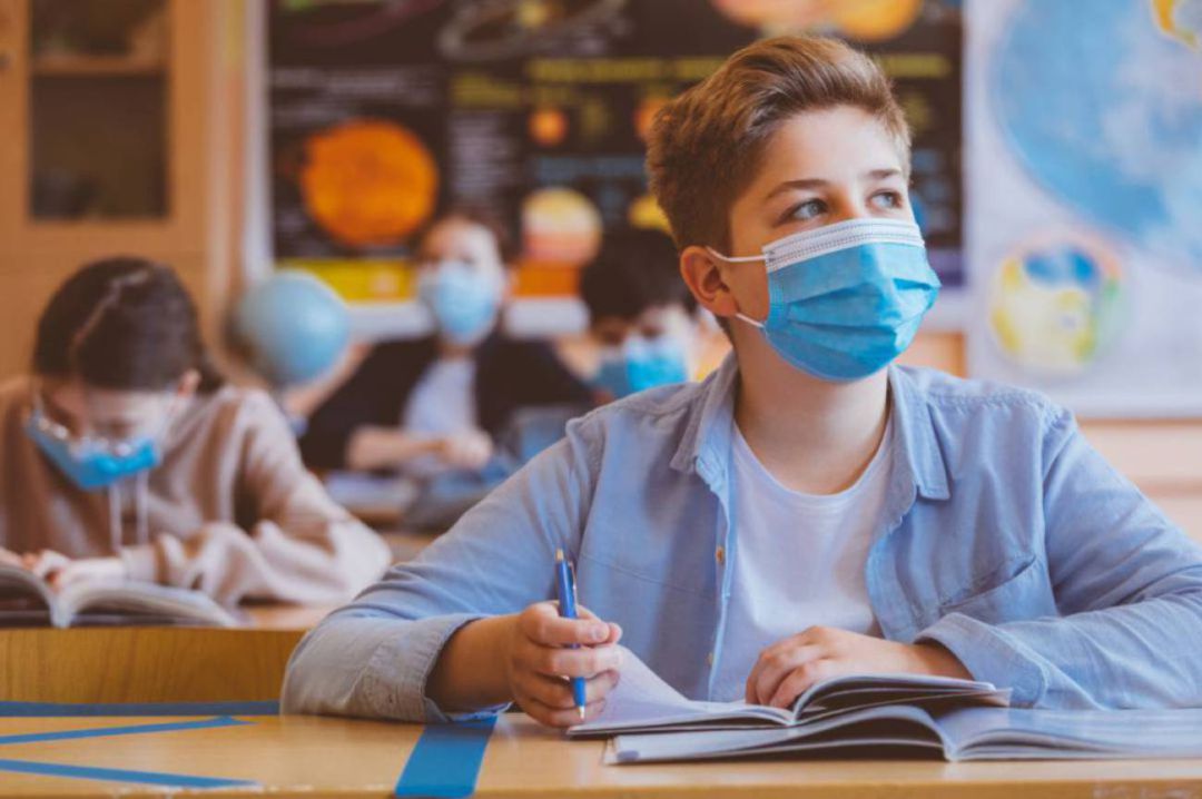 Asociaciones de padres y madres de alumnos denuncian que se decida si habrá clase a una semana vista Asociaciones de padres y madres de alumnos denuncian que se decida si habrá clase a una semana vista