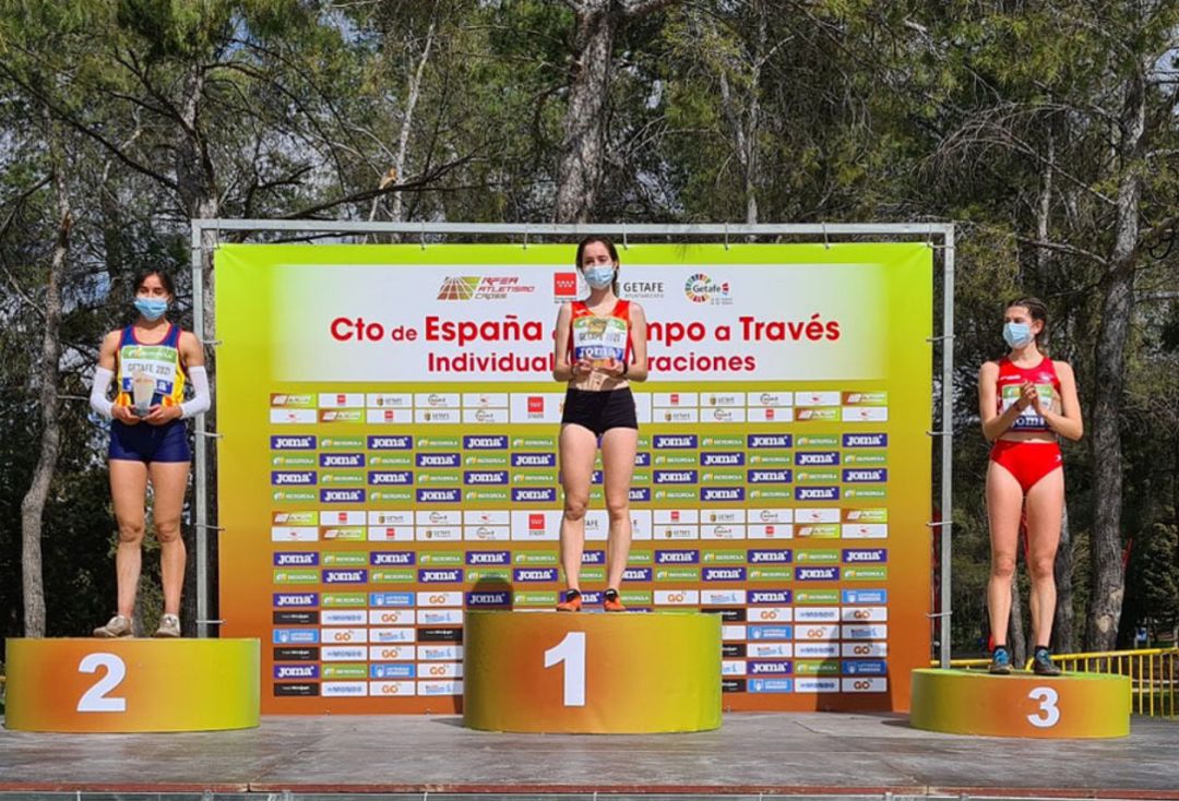 Cristina Ruiz en el podium del Campeonato de España de Campo a Través Cristina Ruiz en el podium del Campeonato de España de Campo a Través