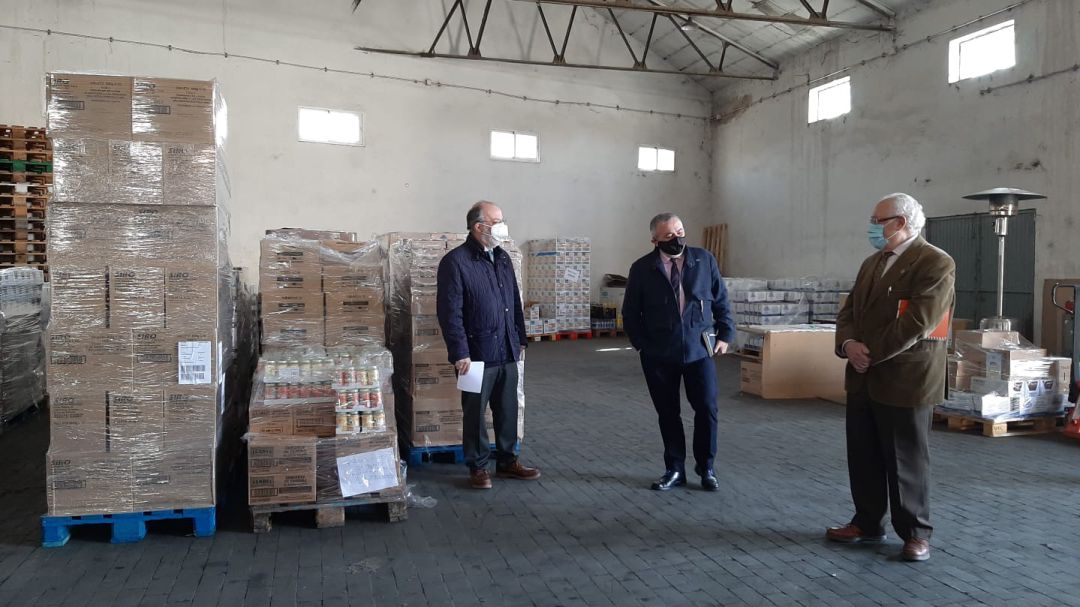 El subdelegado del Gobierno junto a los presidentes del Banco de Alimentos y Cruz Roja en Burgos El subdelegado del Gobierno junto a los presidentes del Banco de Alimentos y Cruz Roja en Burgos