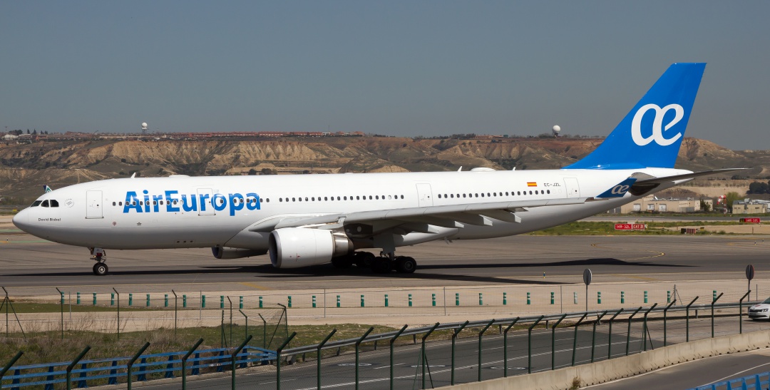 Un avión de la compañía AirEuropa, que durante la mañana del primer día de aplicación del nuevo procedimiento de venta de billetes con descuento de residente no tenía adaptados sus sistemas Un avión de la compañía AirEuropa, que durante la mañana del primer día de aplicación del nuevo procedimiento de venta de billetes con descuento de residente no tenía adaptados sus sistemas