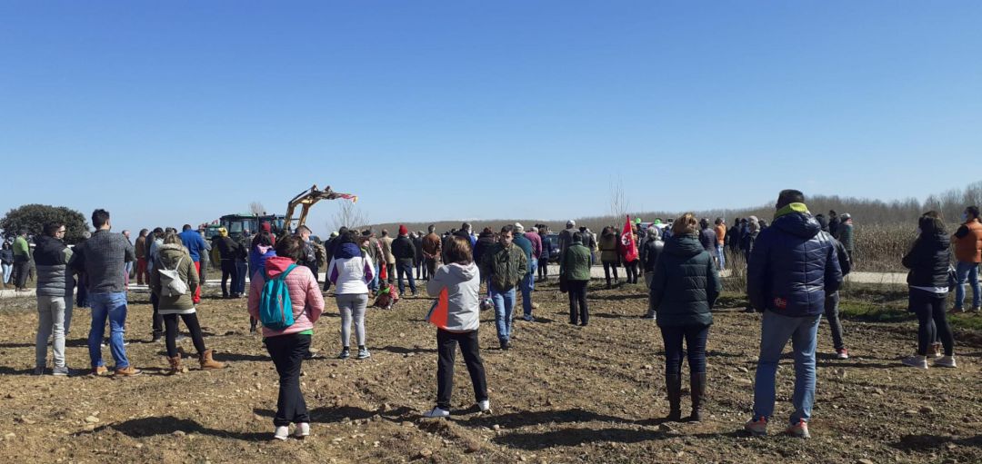 Los vecinos de la comarca se manifestaban este domingo contra la instalación de la planta de lodos Los vecinos de la comarca se manifestaban este domingo contra la instalación de la planta de lodos