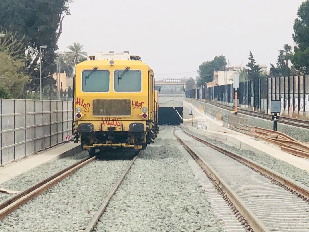 Bateadora de balastro haciendo pruebas en el tunel de Murcia Bateadora de balastro haciendo pruebas en el tunel de Murcia