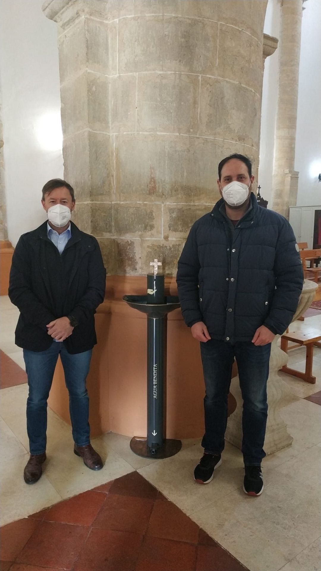 El dispensador de agua bendita ha comenzado a utilizarse este fin de semana El dispensador de agua bendita ha comenzado a utilizarse este fin de semana
