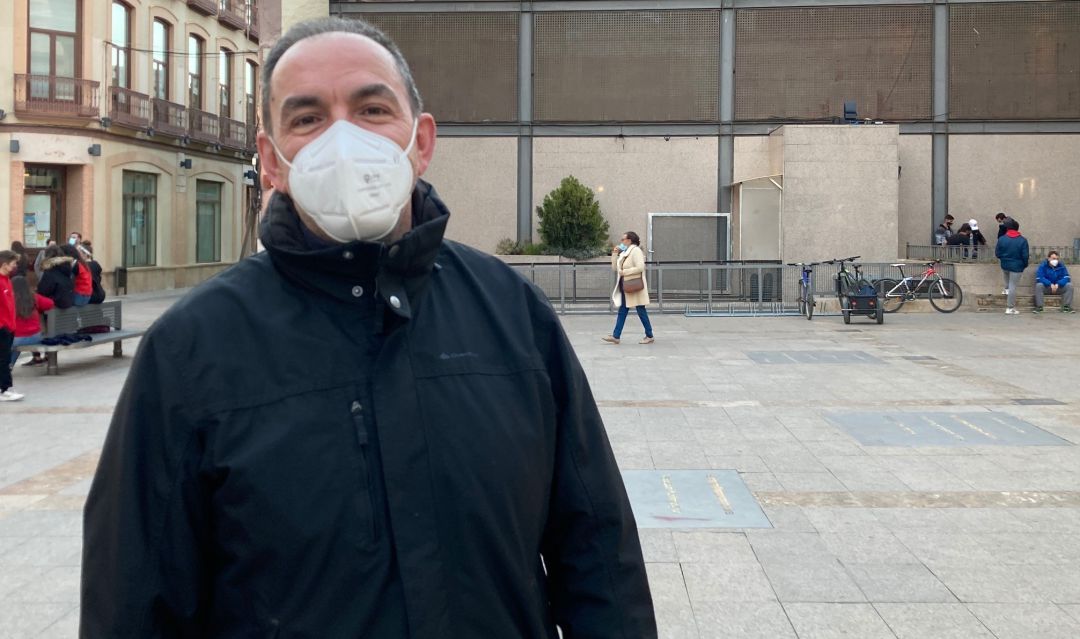 Imagen del jefe de la agrupación local de Protección Civil Valdepeñas, Francisco Javier Maroto, durante la grabación de la sección 'Un día con' Imagen del jefe de la agrupación local de Protección Civil Valdepeñas, Francisco Javier Maroto, durante la grabación de la sección 'Un día con'