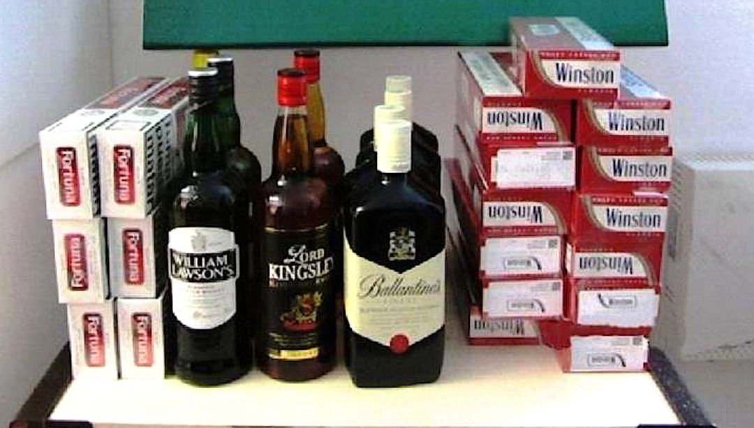 Imatge d'arxiu de tabac i alcohol comissat per la Guàrdia Civil Imatge d'arxiu de tabac i alcohol comissat per la Guàrdia Civil