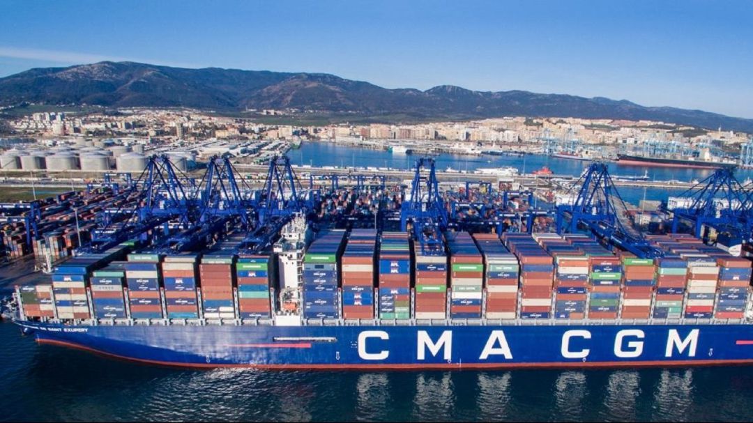 Un buque de CMA GGM en Algeciras. Un buque de CMA GGM en Algeciras.