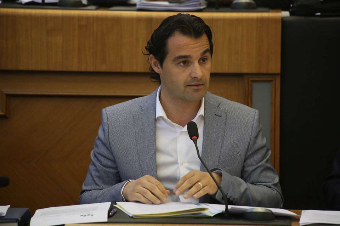 El diputado y portavoz del PP en la Diputación, Eduardo Dolón, en una intervención en el pleno. El diputado y portavoz del PP en la Diputación, Eduardo Dolón, en una intervención en el pleno.