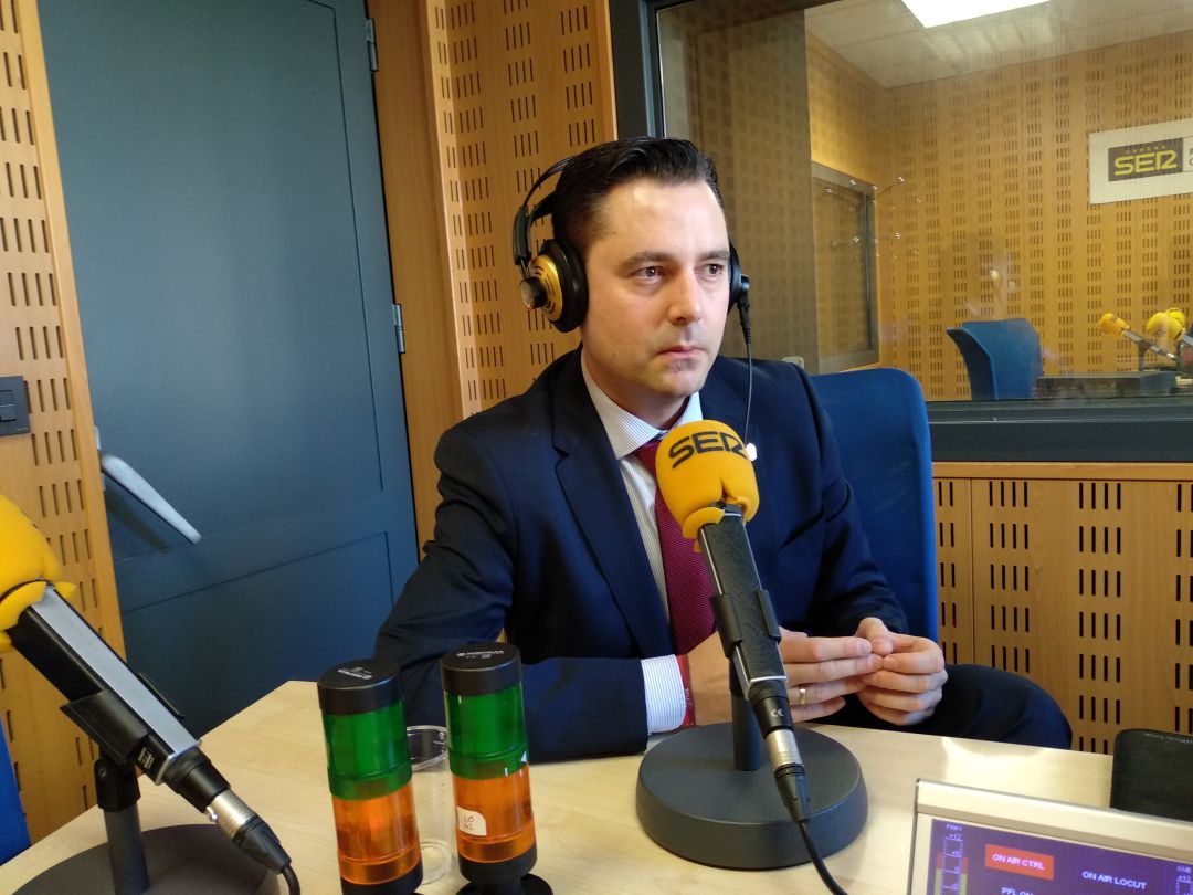 El alcalde, Daniel de la Rosa, reconoce que esperaba el anuncio de la Junta de apertura de gimnasios y el interior de la hostelería al 33% El alcalde, Daniel de la Rosa, reconoce que esperaba el anuncio de la Junta de apertura de gimnasios y el interior de la hostelería al 33%