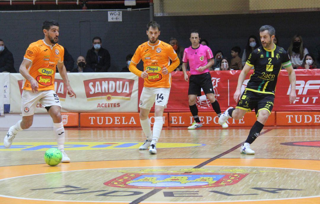 Un momento del partido que el Jaén Paraíso Interior ha jugado en Navarra. Un momento del partido que el Jaén Paraíso Interior ha jugado en Navarra.