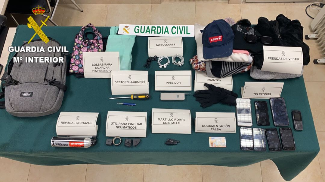 Pertenencias y material utilizado por los detenidos Pertenencias y material utilizado por los detenidos