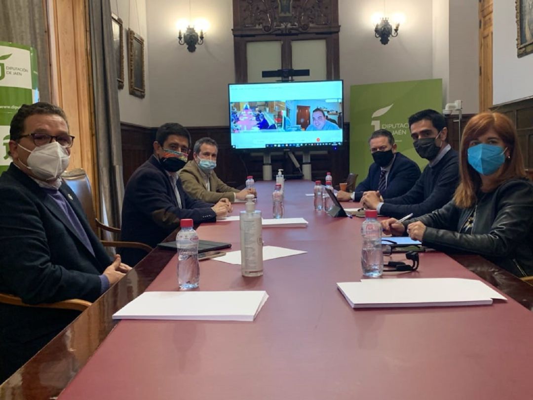 Reunión para impulsar una alianza municipalista en defensa de los intereses de la provincia. Reunión para impulsar una alianza municipalista en defensa de los intereses de la provincia.