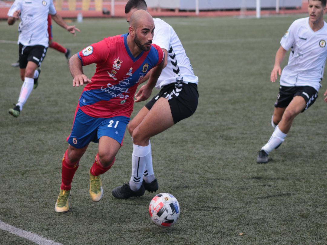 Imagen de archivo del rojillo Ayoze Pérez en uno de los partidos de esta temporada. Imagen de archivo del rojillo Ayoze Pérez en uno de los partidos de esta temporada.