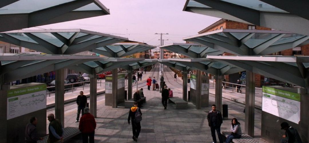 Parla es la única ciudad de más de 100.000 habitantes con una única estación de tren Parla es la única ciudad de más de 100.000 habitantes con una única estación de tren