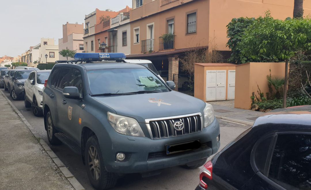Una de las unidades de la Guardia Civil en el operativo de este martes en Estepona (Málaga) Una de las unidades de la Guardia Civil en el operativo de este martes en Estepona (Málaga)