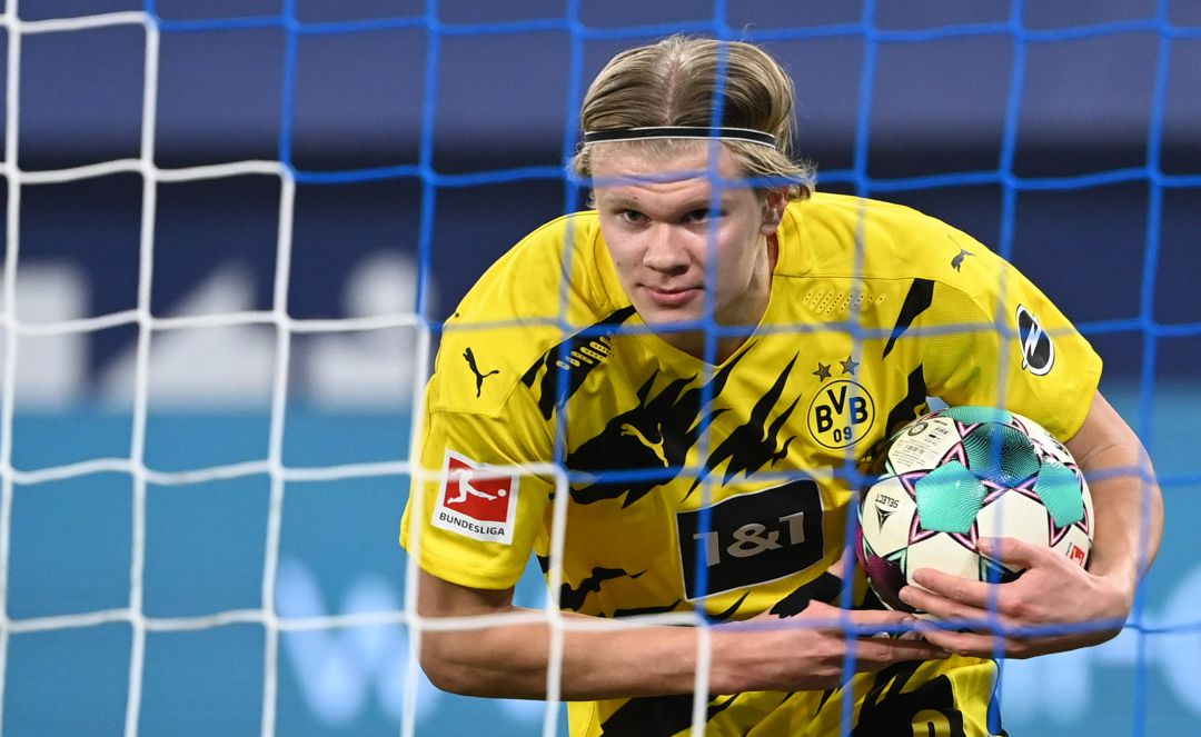 Haaland celebra un gol frente al Schalke en la Bundesliga Haaland celebra un gol frente al Schalke en la Bundesliga