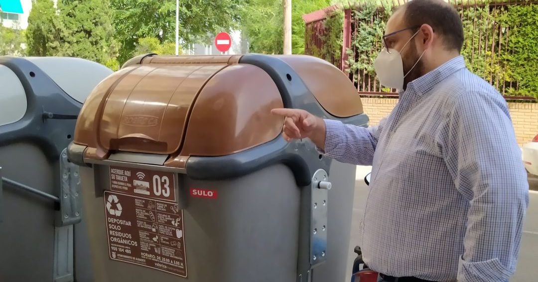 El concejal de Sostenibilidad, en la presentación del contenedor marrón este verano El concejal de Sostenibilidad, en la presentación del contenedor marrón este verano