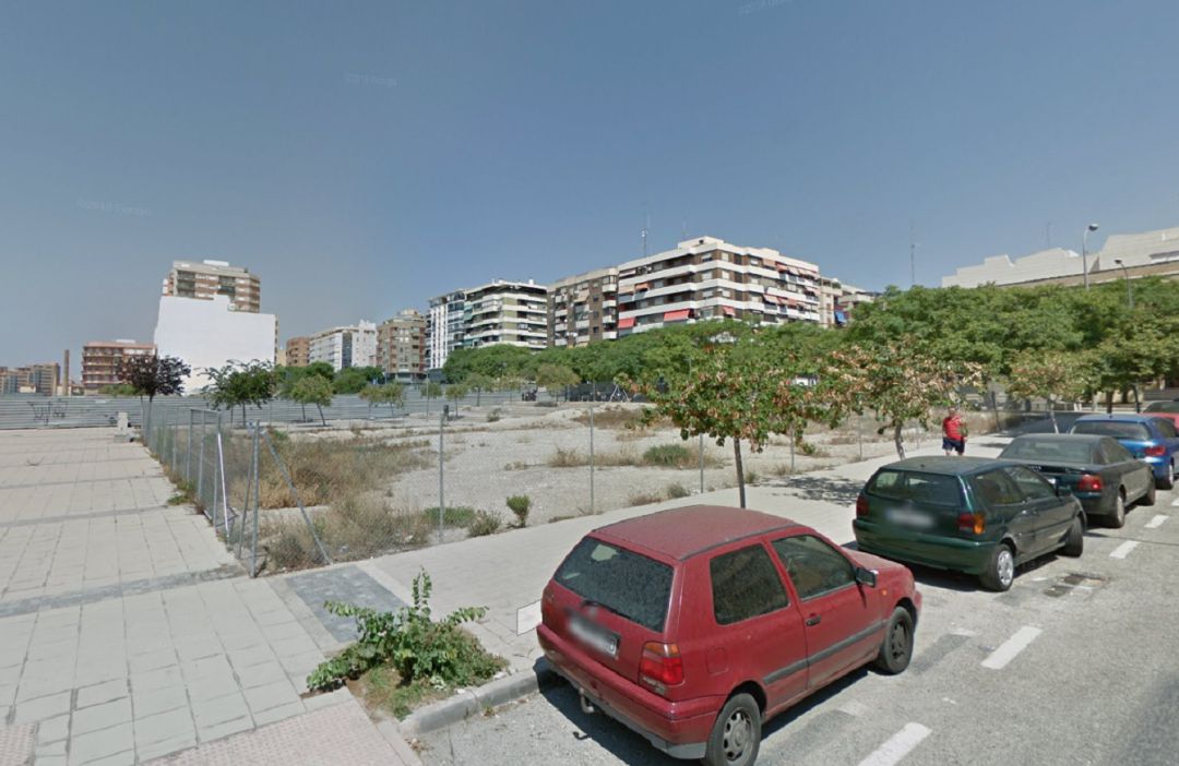 Parcela municipal donde se ubicaría el edificio intergeneracional de Benalúa Parcela municipal donde se ubicaría el edificio intergeneracional de Benalúa