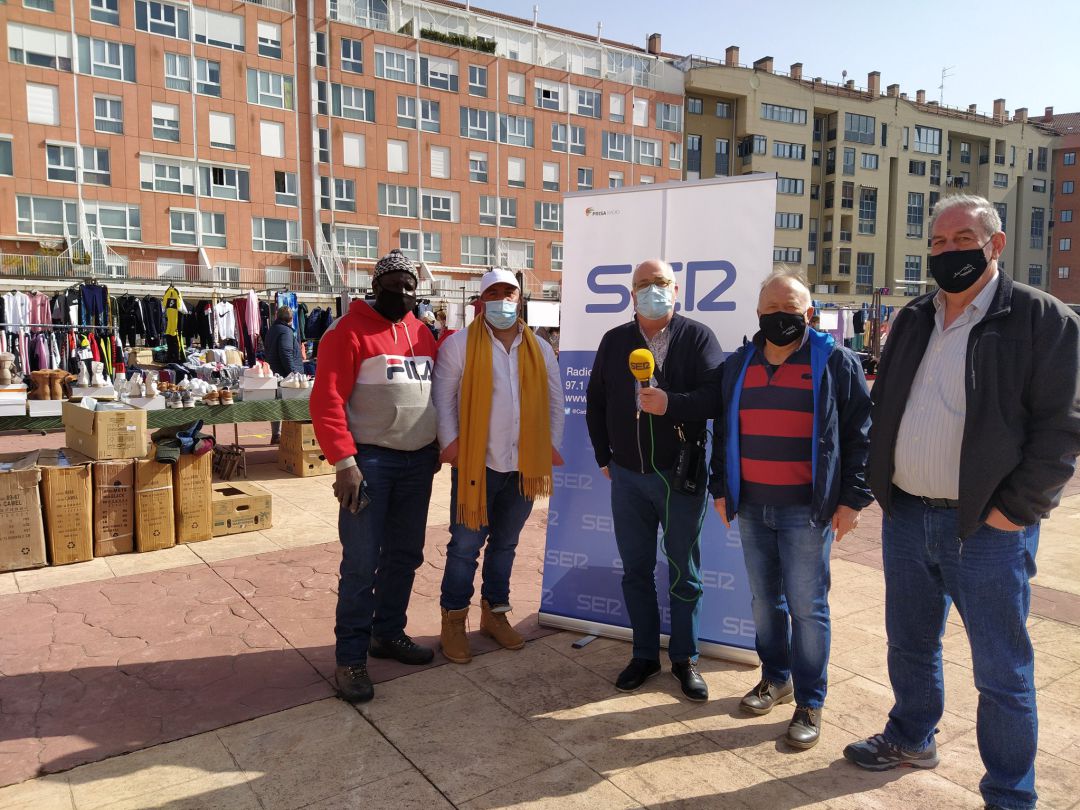 El espacio 'A pie de calle' ha estado en el mercadillo de textil en el Parque de los Poetas El espacio 'A pie de calle' ha estado en el mercadillo de textil en el Parque de los Poetas