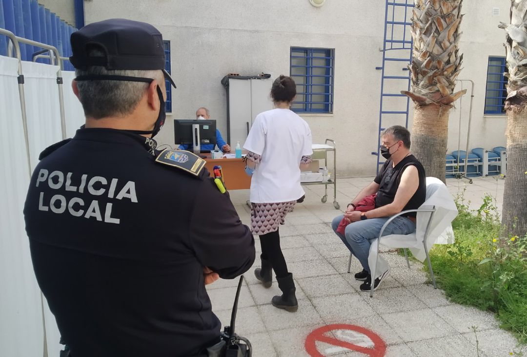 Vacunación contra la covid de agentes de la Policía Local de Almuñécar (Granada) Vacunación contra la covid de agentes de la Policía Local de Almuñécar (Granada)