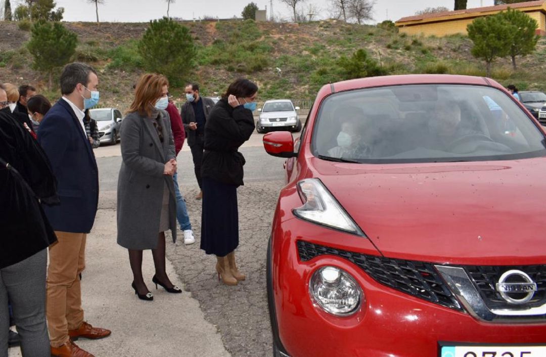 Los coches llegan cada minuto para la vacunación de los mayores en el Jaén Arena Los coches llegan cada minuto para la vacunación de los mayores en el Jaén Arena