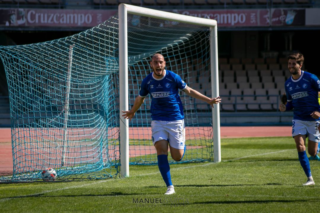 Antonio Sánchez celebrando un gol en Chapín Antonio Sánchez celebrando un gol en Chapín