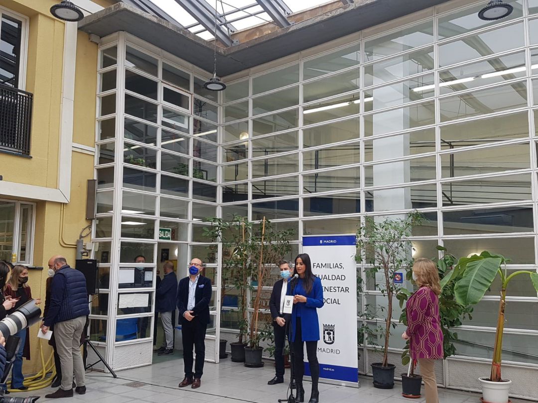 La vicealcaldesa de Madrid, Begoña Villacís, junto a los delegados de Hacienda y Personal, Engracia Hidalgo, y de Familias, Igualdad y Bienestar Social, Pepe Aniorte, anuncia el refuerzo de la plantilla municipal. La vicealcaldesa de Madrid, Begoña Villacís, junto a los delegados de Hacienda y Personal, Engracia Hidalgo, y de Familias, Igualdad y Bienestar Social, Pepe Aniorte, anuncia el refuerzo de la plantilla municipal.