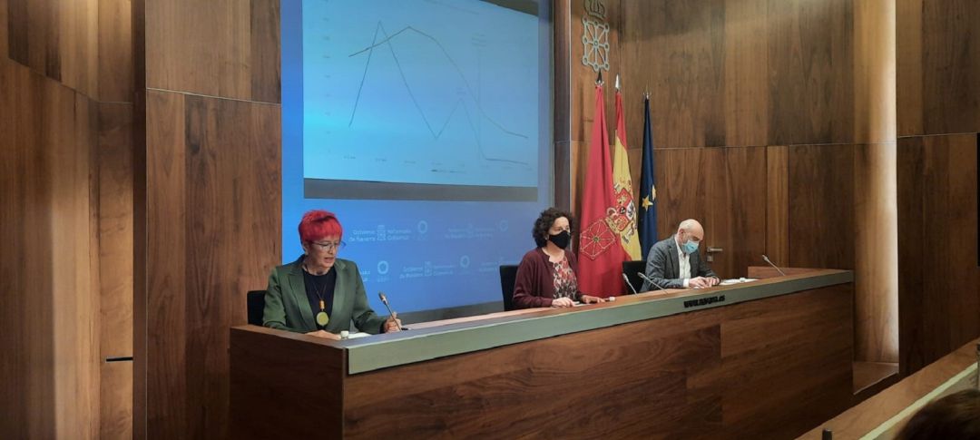 En Pamplona, las consejeras de Derechos Sociales, Carmen Maeztu, y de Salud, Santos Induráin, presentan el balance del proceso de vacunación en el sector sociosanitario En Pamplona, las consejeras de Derechos Sociales, Carmen Maeztu, y de Salud, Santos Induráin, presentan el balance del proceso de vacunación en el sector sociosanitario