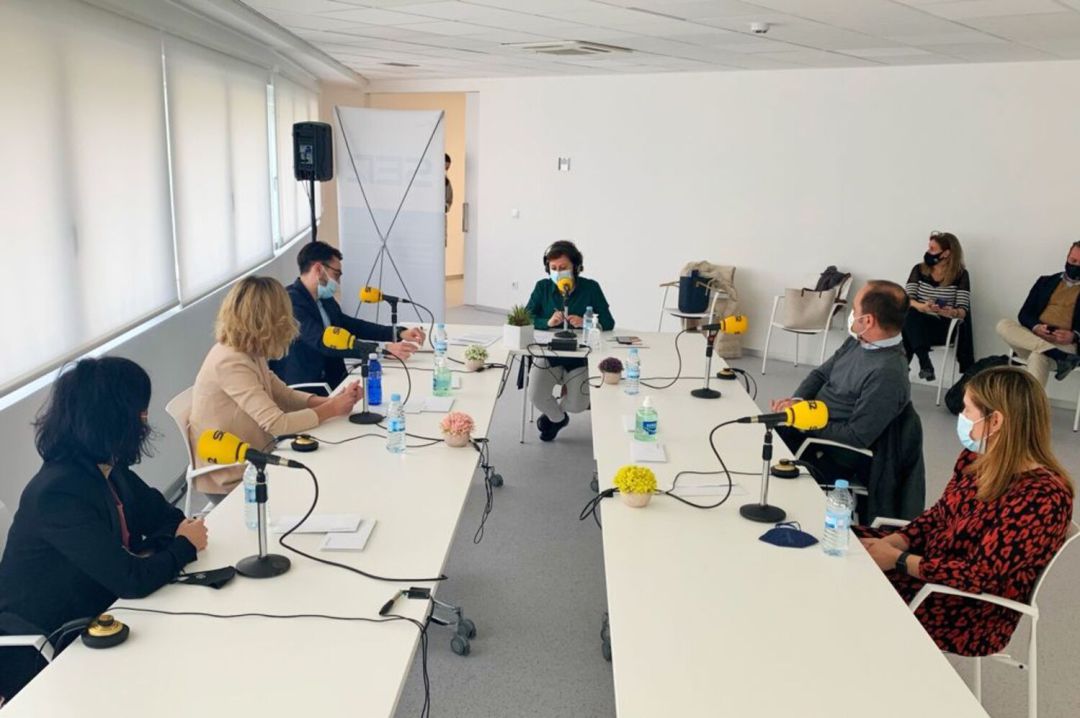Imagen de la tertulia entre los cinco directores de los centros de referencia Imagen de la tertulia entre los cinco directores de los centros de referencia