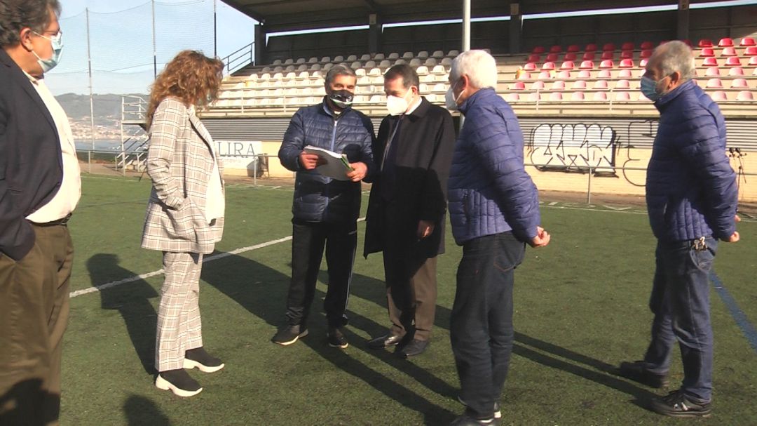 Alcalde de Vigo y Presidenta de la Diputación durante su visita al campo Alcalde de Vigo y Presidenta de la Diputación durante su visita al campo